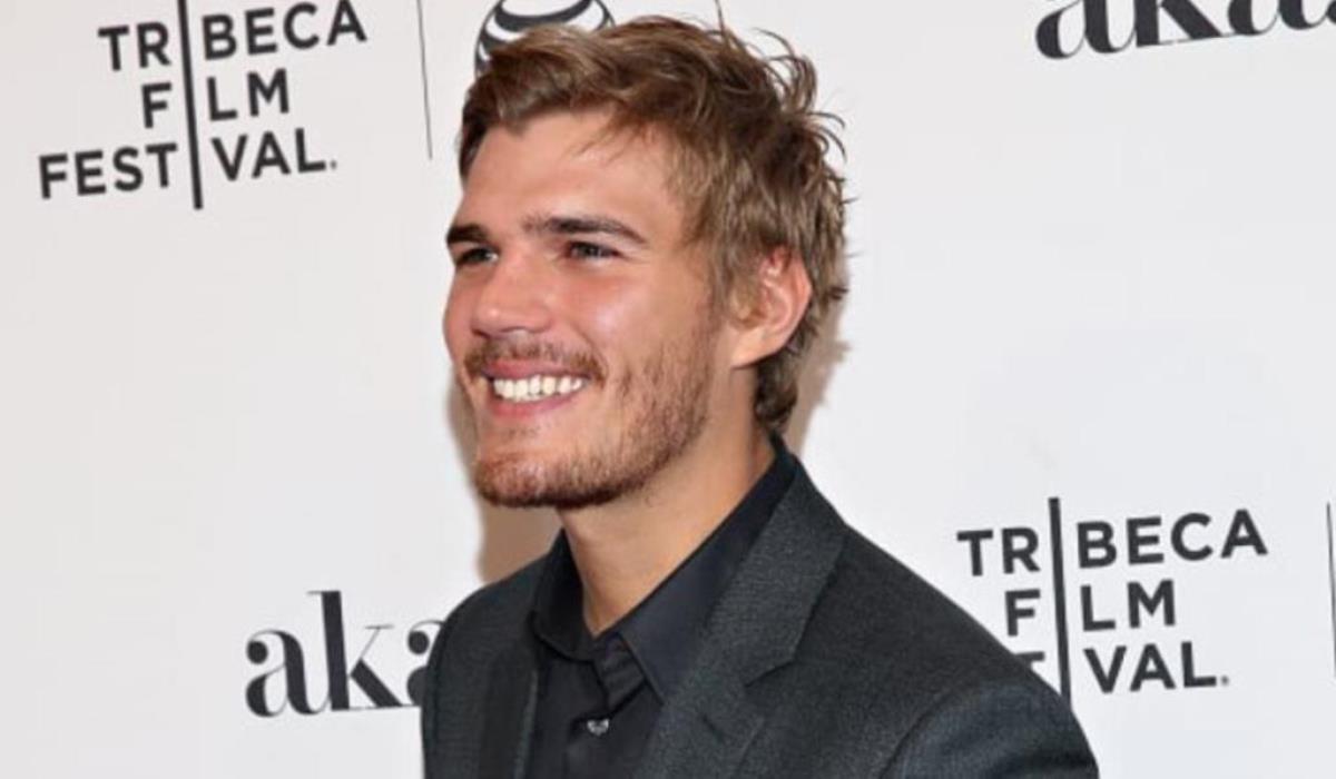 Chris Zylka Net Worth