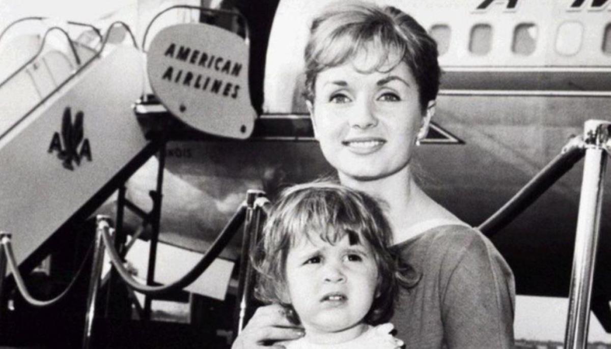 Carrie Fisher Net Worth: The Wealth Behind Fame Carrie Fisher Net Worth