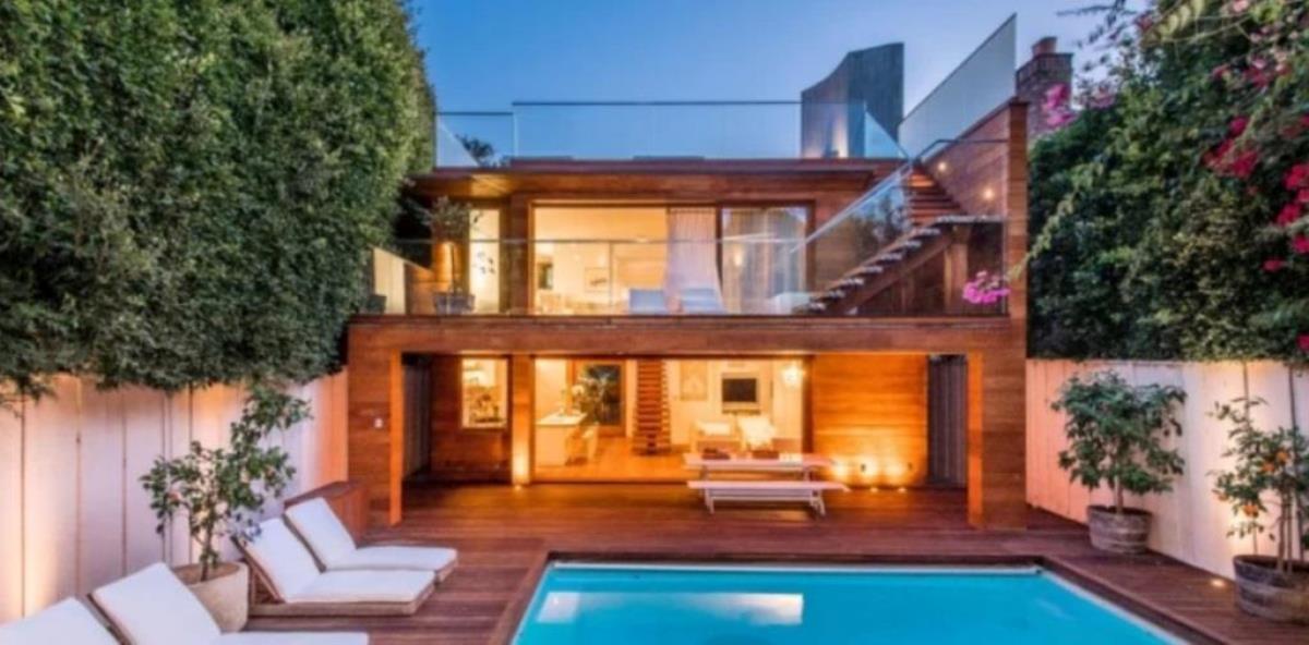 Pamela Anderson Net Worth