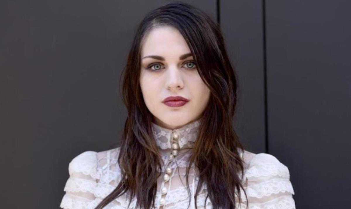Frances Bean Cobain Net Worth: Secrets Revealed Frances Bean Cobain Net Worth