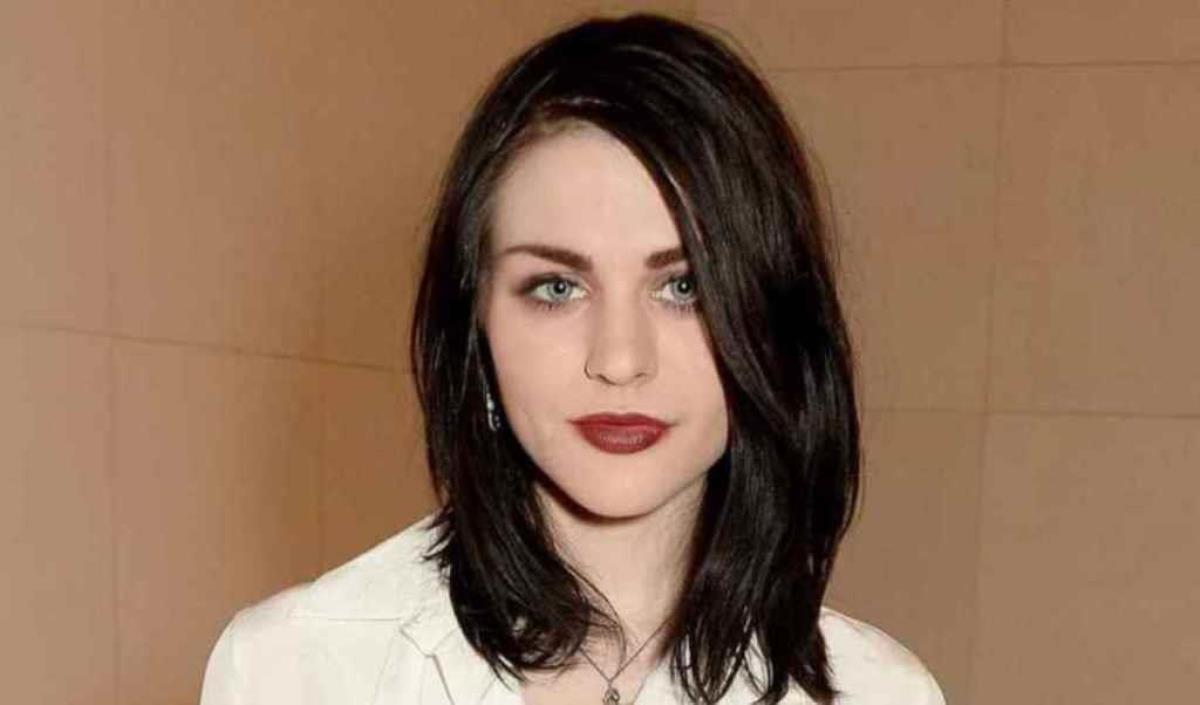 Frances Bean Cobain Net Worth: Secrets Revealed Frances Bean Cobain Net Worth