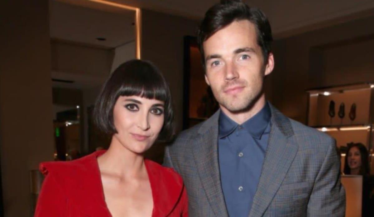 Ian Harding Net Worth: A Deep Dive into His Wealth Ian Harding and Sophie Hart