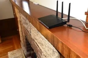 ワイヤレス信号のカバレッジを改善するためにWi-Fiモデムルーターをどこに配置しますか？