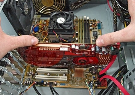 ビデオカードの取り付け