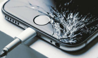 壊れたスマートフォン スマホ画面