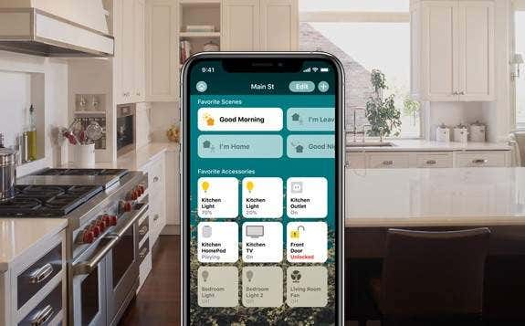 画面に Apple Home が表示された iPhone