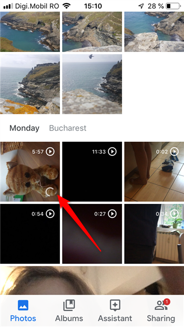 Google フォトで、回転する動画を見つけます