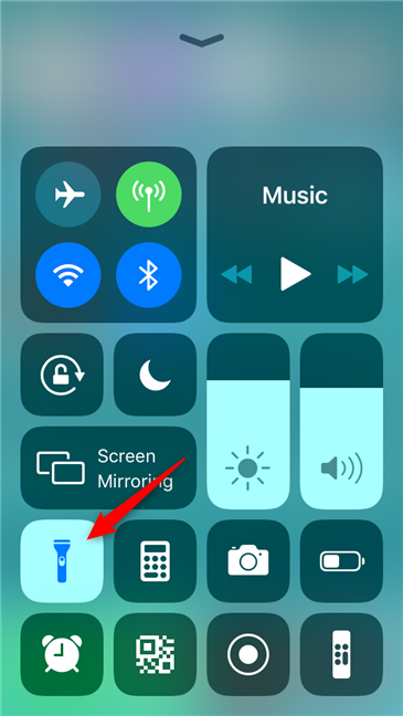 iPhone コントロールセンターから懐中電灯をオフにする