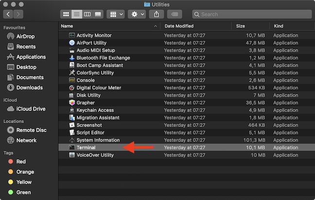 Utilities フォルダー内の Terminal アプリ