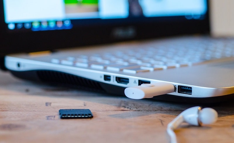 USBデバイスが接続されているときにコンピュータがシャットダウンするのを修正