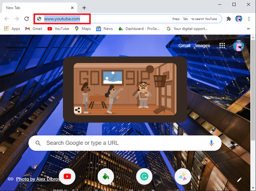 YouTube を Web ブラウザで開きます。