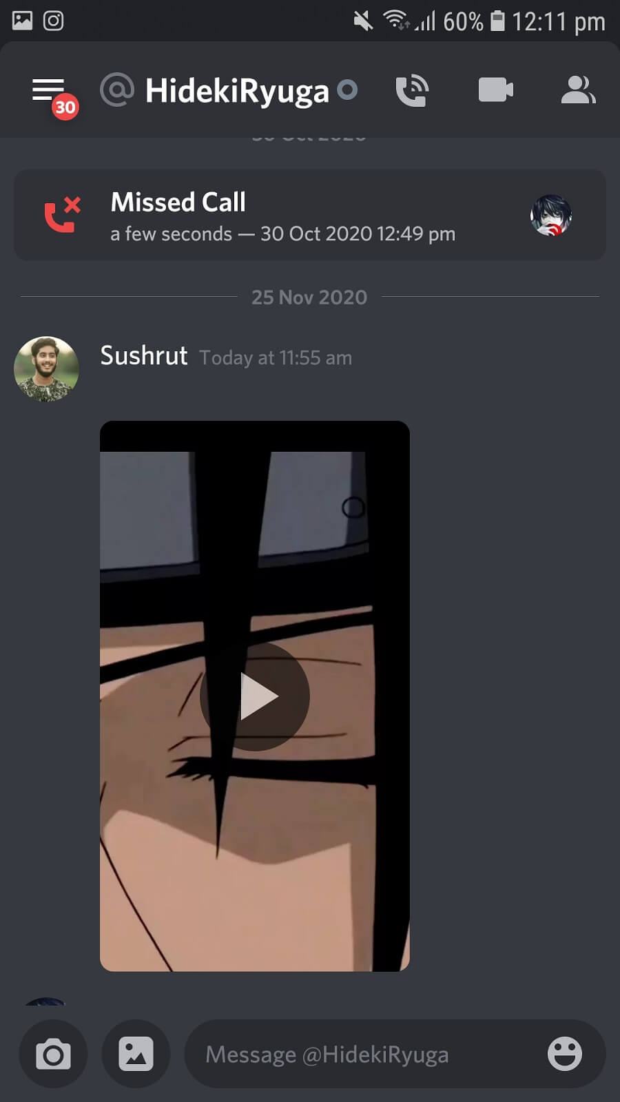 ビデオを送信するサーバー/ルームまたは個人チャット セクションを開きます