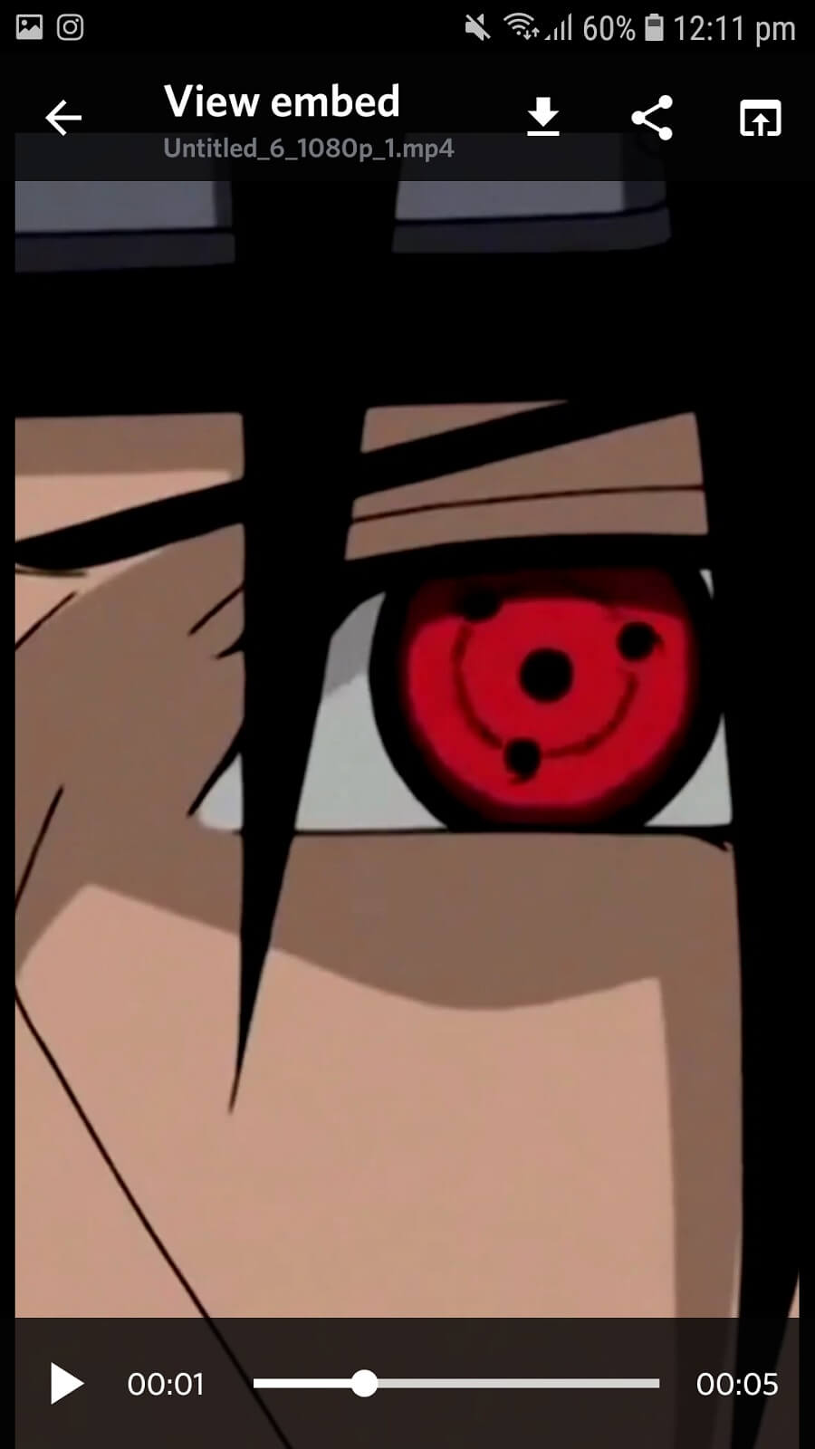 動画をタッチすると、動画のサムネイルが全画面表示になります