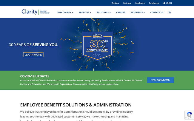 ejemplo de sitio web de folleto: Clarity Benefit Solutions anima a los visitantes a mantenerse conectados