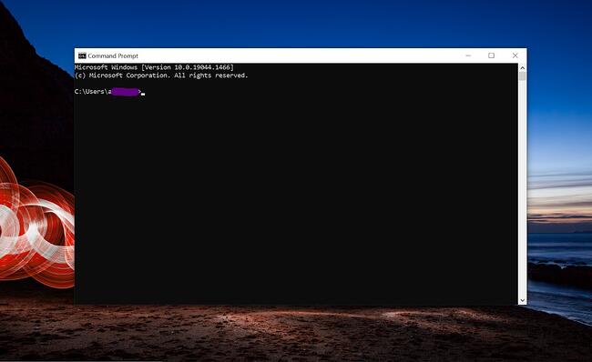 Una captura de pantalla de la terminal de línea de comandos de Windows preparándose para instalar pandas.