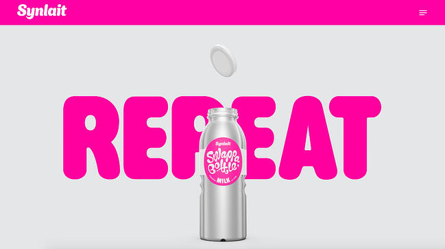 Ejemplo de sitio web de cms hub: sitio web de Synlait Swappa Bottle con colores gris y rosa brillante