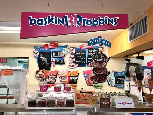 tipos de fuentes: el logotipo de baskin robins utiliza fuentes decorativas
