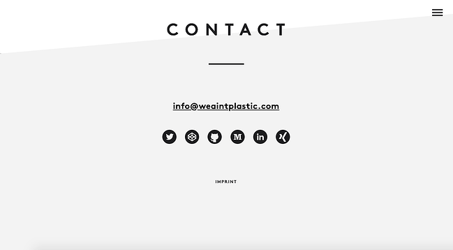 El pie de página minimalista del sitio web de We Ain't Platic ofrece a los usuarios varias formas de conectarse a Roland Lösslein