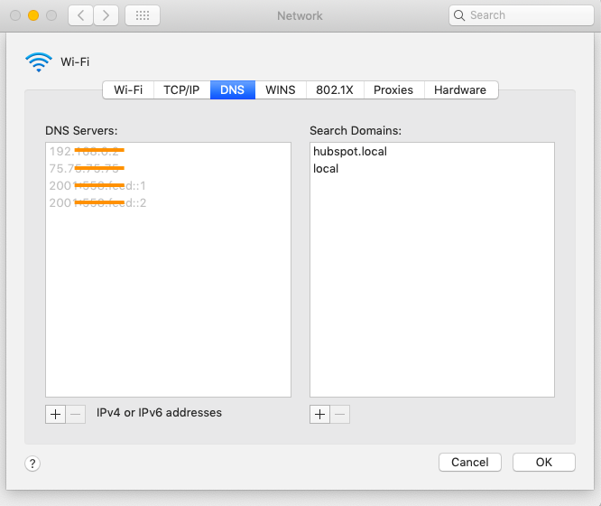 La pestaña Red DNS en las Preferencias del sistema de Mac OS muestra los servidores DNS