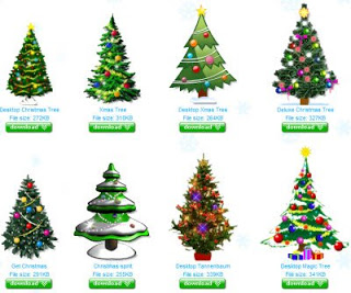 árbol de navidad en el escritorio
