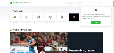 lado de un balón de fútbol