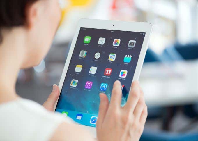 Alguien usando un iPad Air
