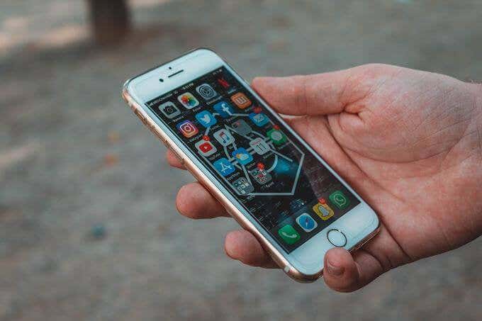 Alguien sosteniendo un iPhone