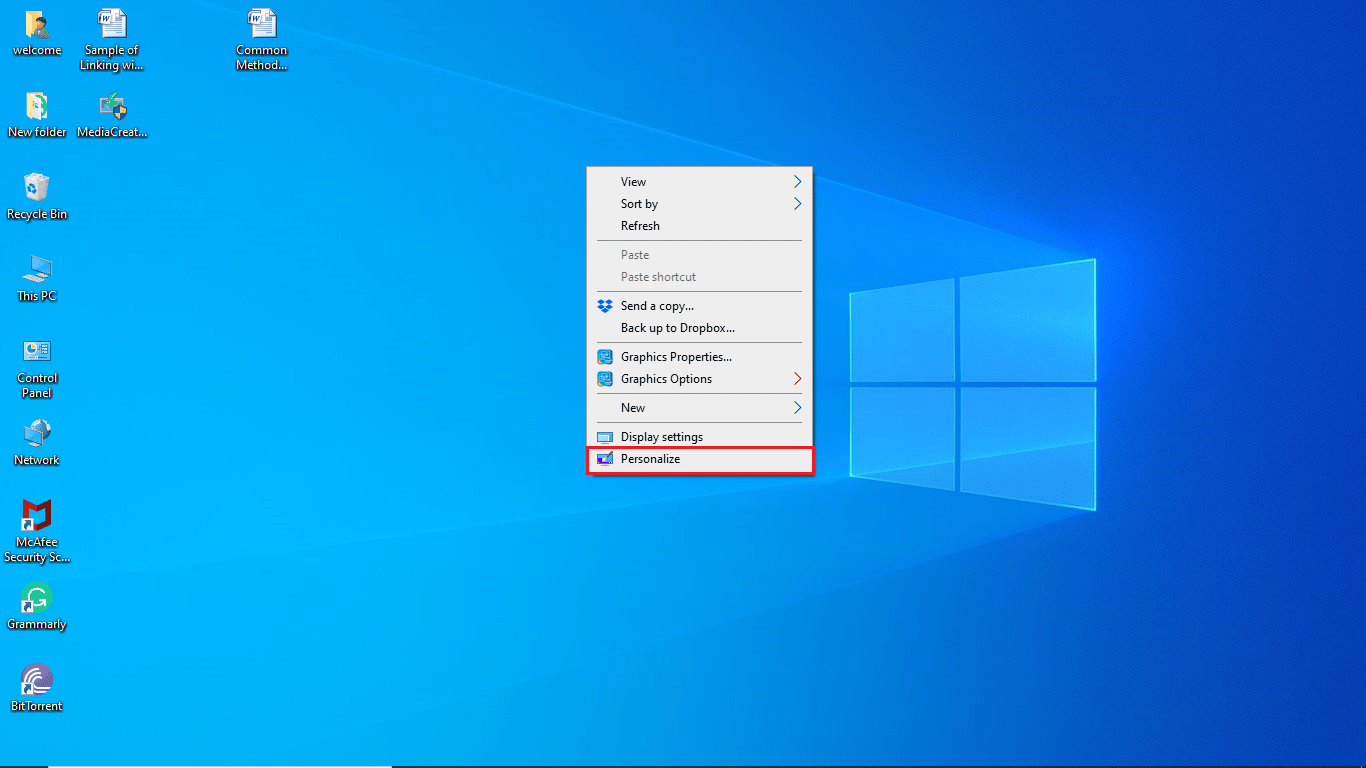 haga clic derecho en el escritorio y haga clic en personalizar.  Arreglar el error Nvxdsync exe en Windows 10