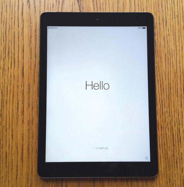 Pantalla de inicio blanca en iPad reiniciado