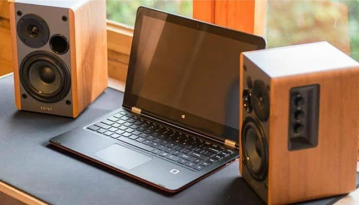 Cómo Conectar Altavoces A PC