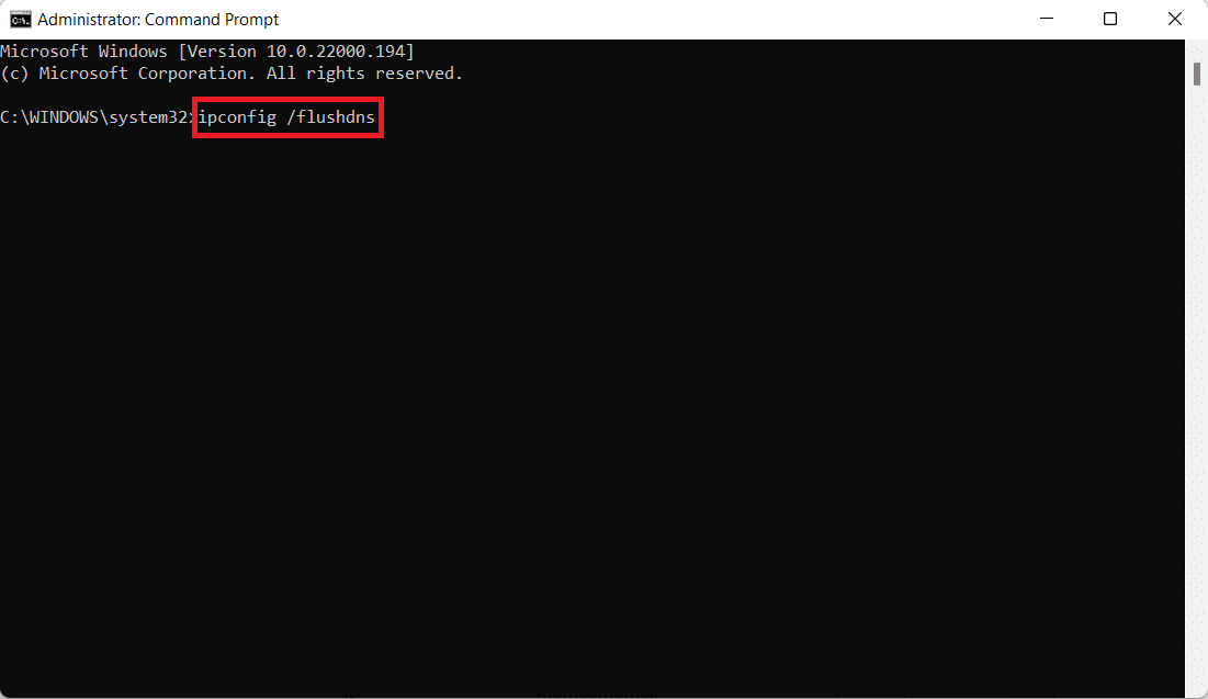 símbolo del sistema ejecutando ipconfig flushdns