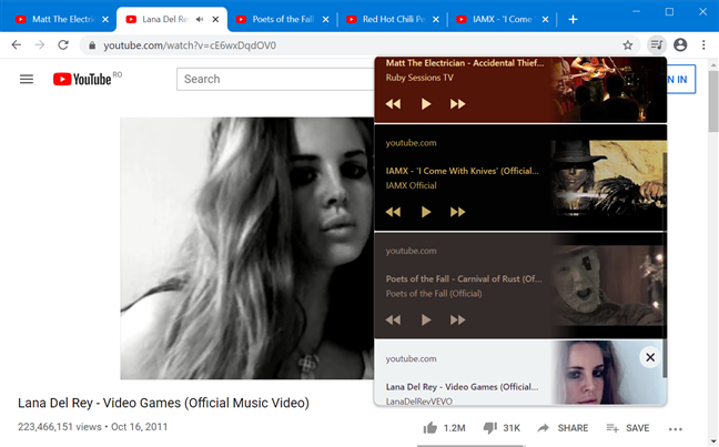 Desplácese por sus canciones y videos