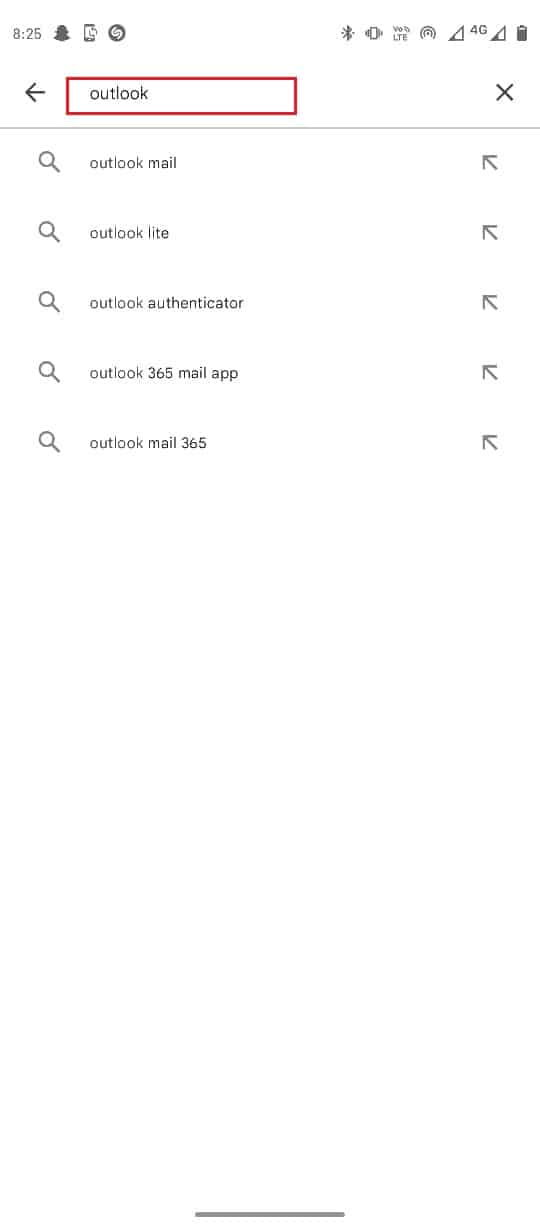 En la barra de búsqueda escribe Outlook