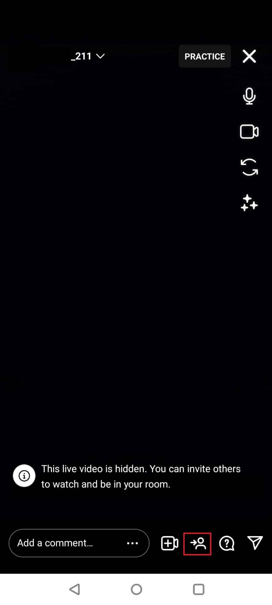 Cuando esté en vivo en Instagram, toque el ícono de personas en la parte inferior