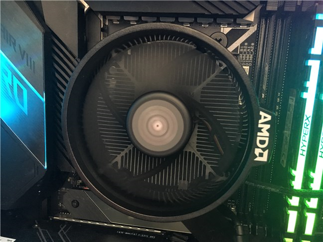 Un enfriador Wraith Stealth que puede manejar un AMD Ryzen 5 3600 con un TDP de 65 vatios