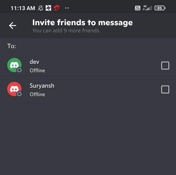 Seleccione hasta 10 amigos de la Lista de amigos; luego, toca Crear DM de grupo