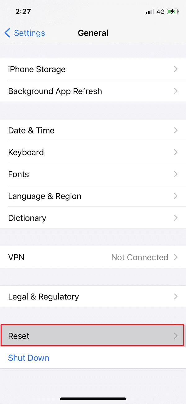 En un iPhone, navegue hasta General y luego toque Restablecer.  Cómo arreglar AirPods no restablecerá el problema