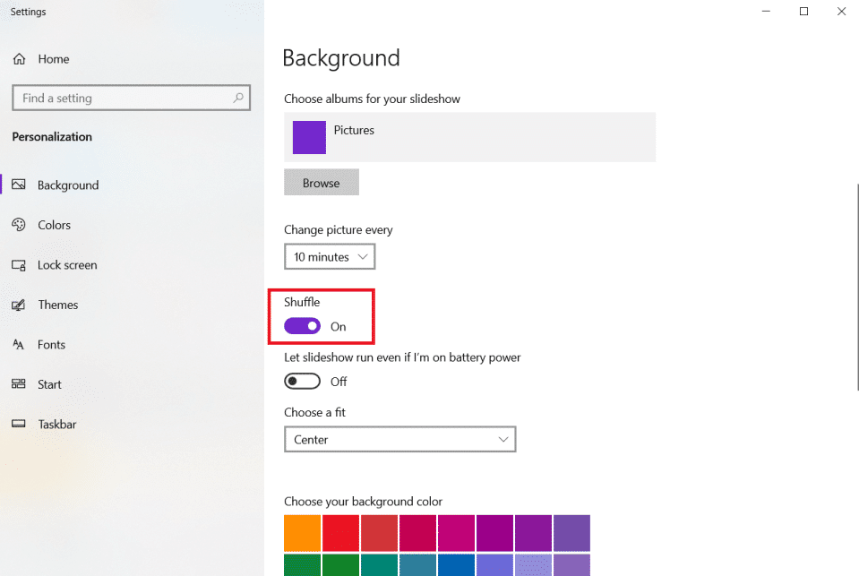 active la opción de reproducción aleatoria en la configuración de personalización de fondo. Cómo configurar 3 monitores en una computadora portátil