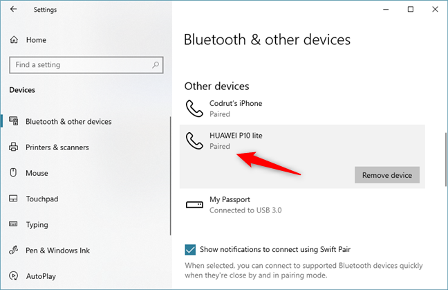Un teléfono inteligente Android emparejado con una computadora portátil con Windows 10
