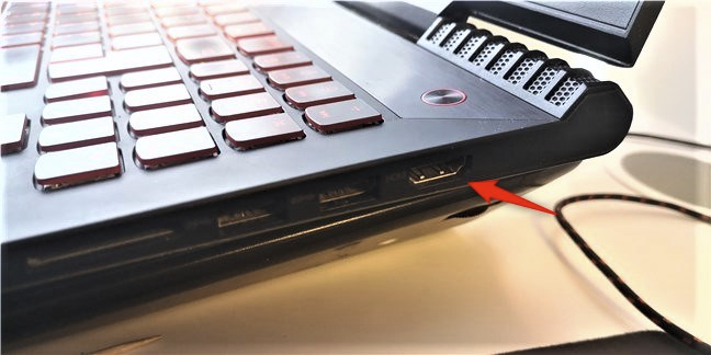 El puerto HDMI en una computadora portátil