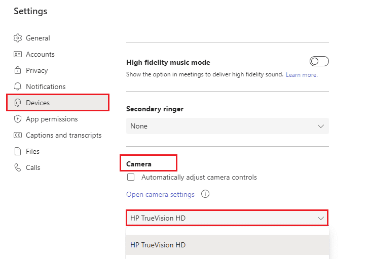 Ahora, cambie a la pestaña Dispositivos en el panel izquierdo y desplácese hacia abajo en la pantalla derecha