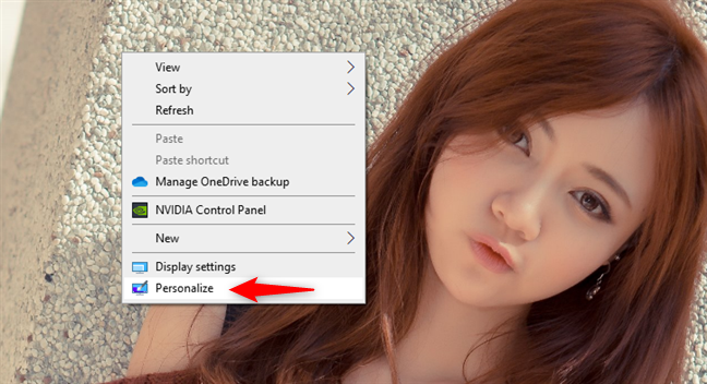 La opción Personalizar del menú contextual en el escritorio