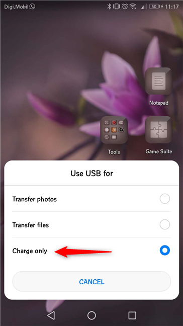 Wybór opcji Tylko ładowanie na smartfonie z systemem Android