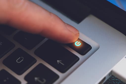Botón de encendido portátil o Mac.  cómo reparar Windows 11 con SFC y DISM