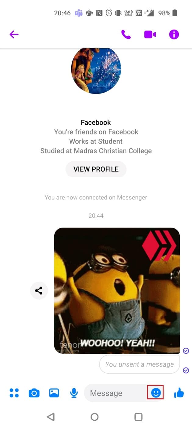 Toque el icono de emoji en el campo de texto |  Cómo eliminar un GIF en un comentario de Facebook