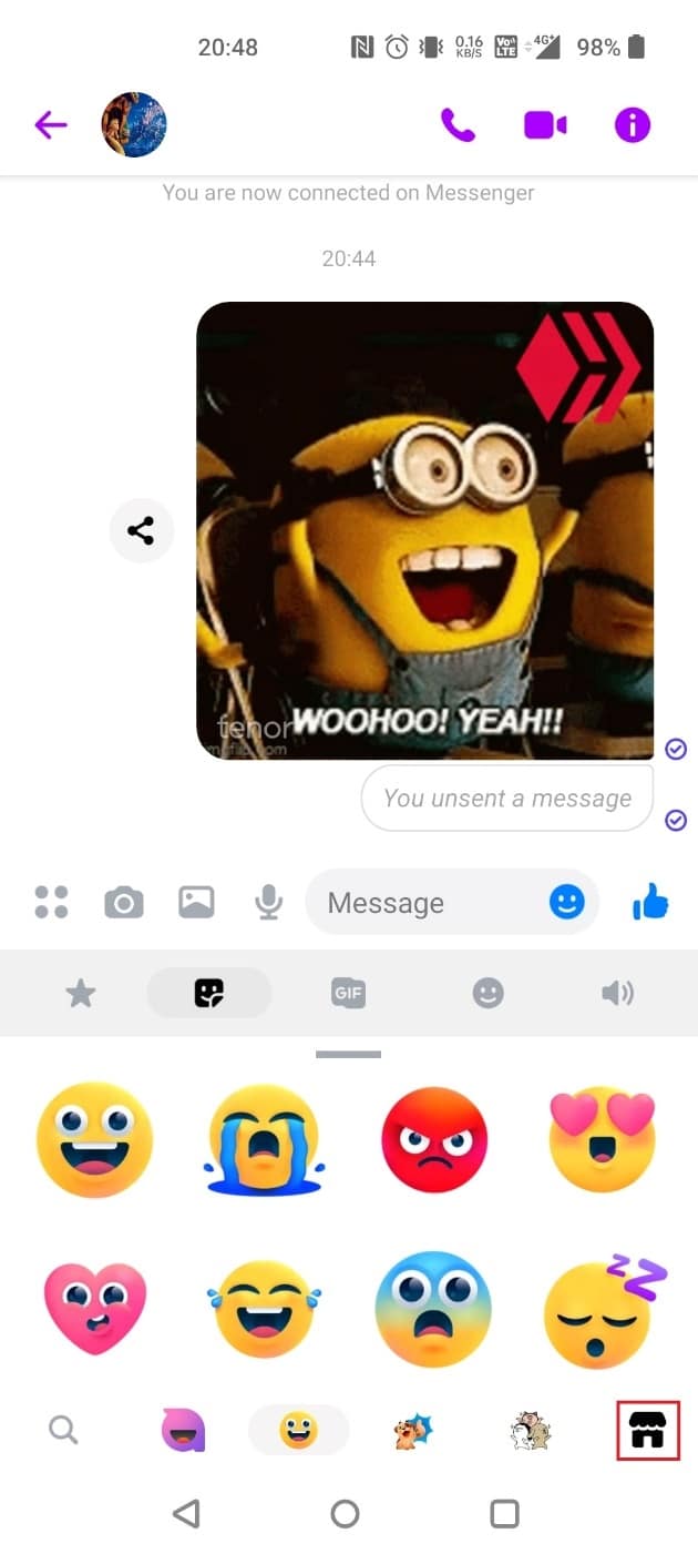 Toque el ícono de la tienda en la esquina inferior derecha |  anular envío de GIF en Messenger