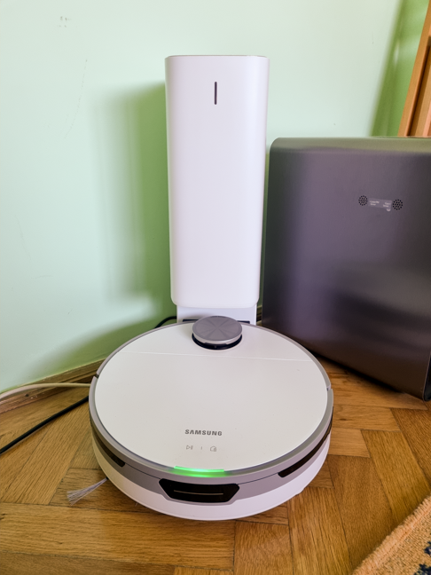 El robot se acopla automáticamente y espera órdenes