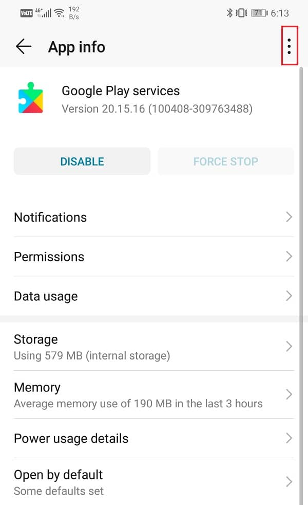 Toque los tres puntos verticales en la parte superior derecha de la pantalla | Arreglar el drenaje de la batería de los servicios de Google Play