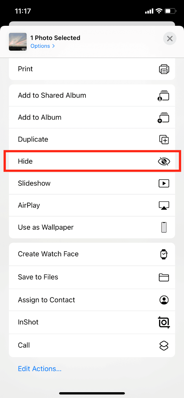 Desliza hacia abajo y toca Ocultar.  Cómo encontrar cosas ocultas en iPhone