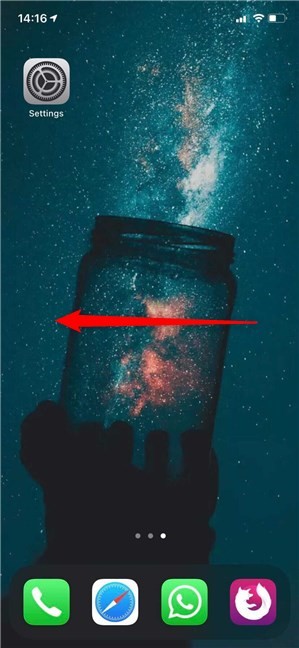 Deslice el dedo hacia la izquierda más allá de las páginas de la pantalla de inicio para llegar a la biblioteca de aplicaciones